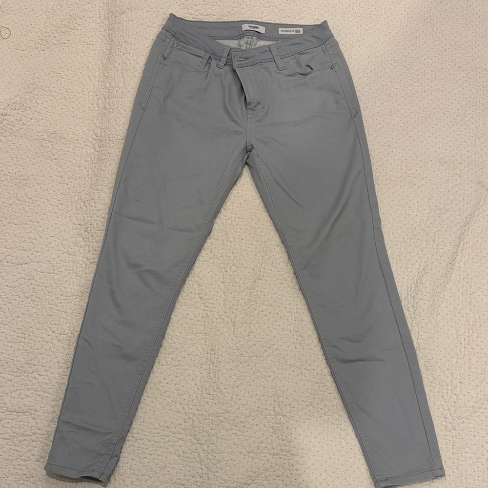 Kensie Effortless Ankle Mid Rise Jeans in Light Gray